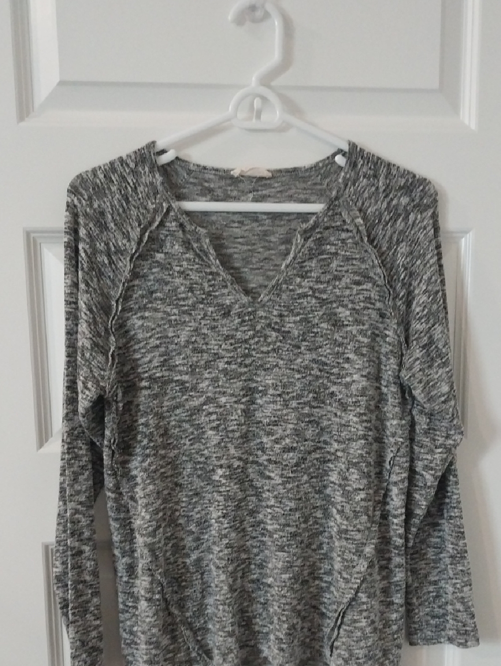 Hummingbird Gray Marled V‑Neck Long Sleeve Top